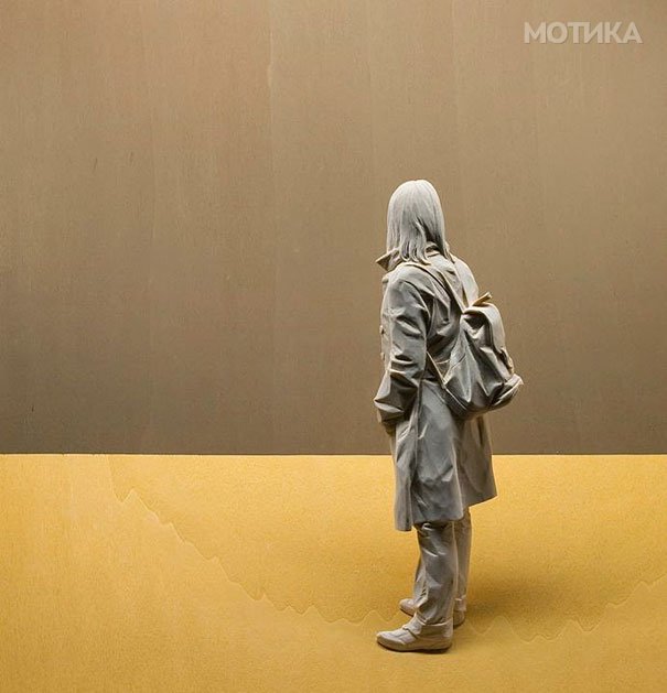 life-like-realistic-wooden-sculptures-peter-demetz-9