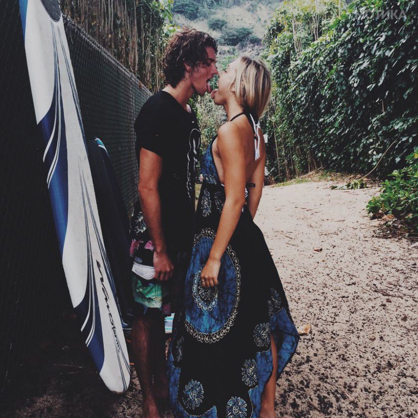 photographer-model-surfer-couple-travels-world-jay-alvarrez-alexis-ren-19