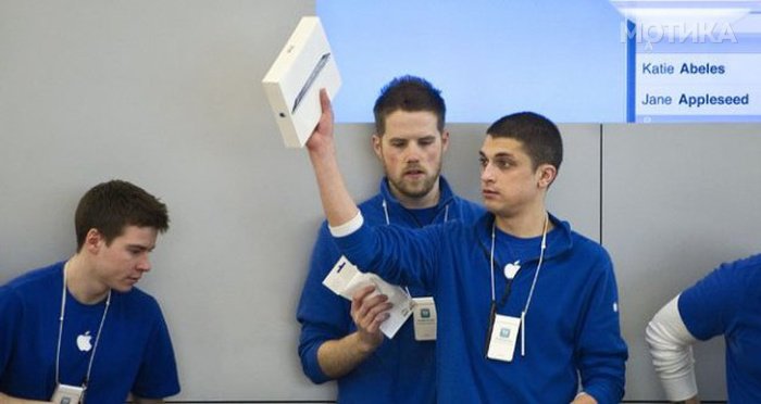 apple_workers_03