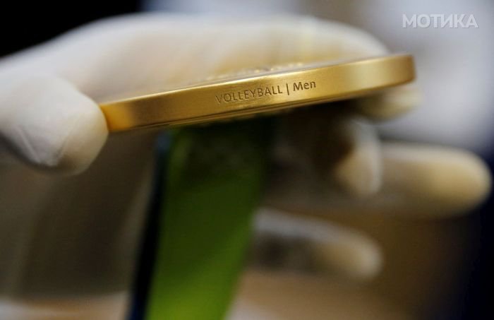 A worker from the Casa da Moeda do Brasil (Brazilian Mint) shows a Rio 2016 Olympic medal in Rio de Janeiro