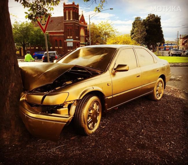 gold_art_car_02