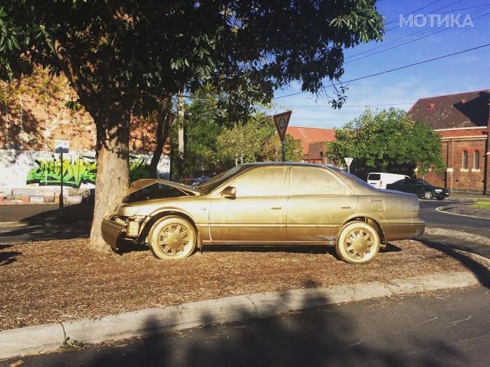 gold_art_car_03