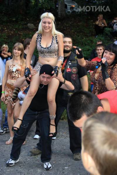 interesting_contest_at_a_biker_rally_640_02