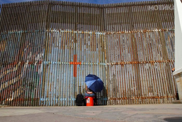 us_and_mexico_border_09