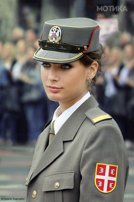 serbian_women_in_uniform_02