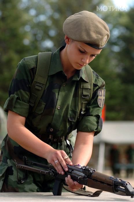 serbian_women_in_uniform_15